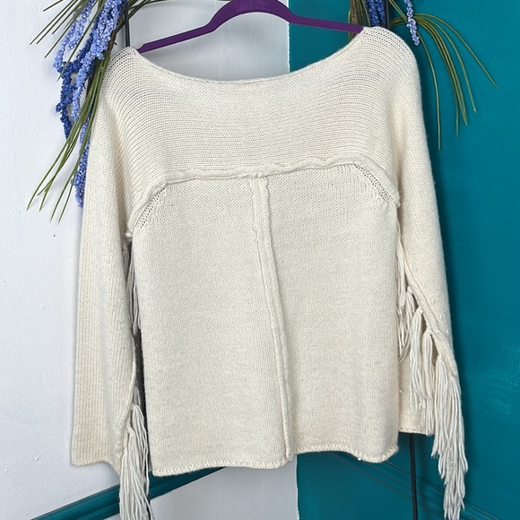 Off white sweater with fringe on sleeves sz small - Picture 7 of 7